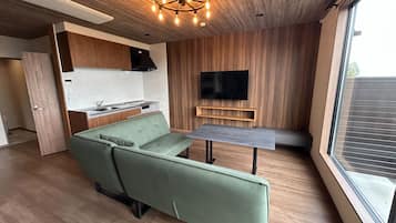Casa de campo, no fumadores, vistas a la bahía | Zona de estar | Smart TV de 43 pulgadas con canales digitales
