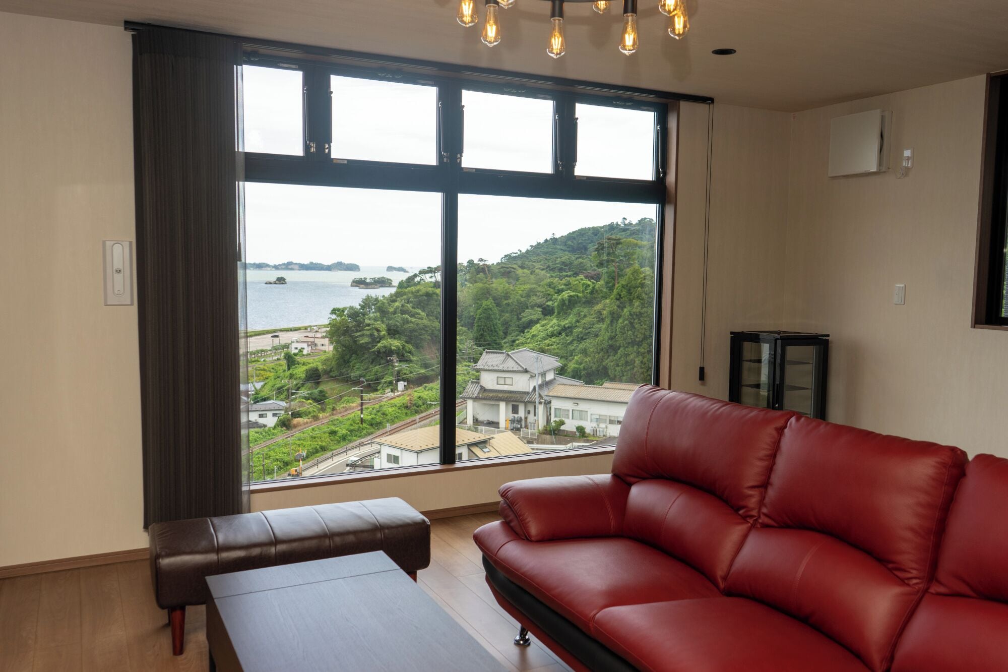 Cottage, Non Smoking, Bay View | Living area | 43-inch Smart TV with digital channels