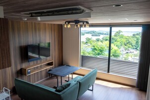 Cottage, Non Smoking, Bay View | Living area | 43-inch Smart TV with digital channels