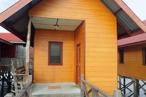 A wooden structure with a balcony, a door, and a window. - Uncle Chang Sipadan Mabul Dive Lodge Semporna (Semporna)