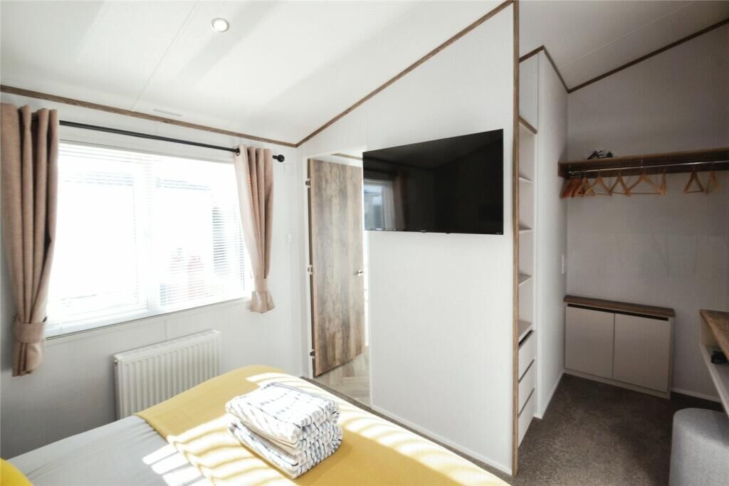 2 bedrooms, iron/ironing board, WiFi