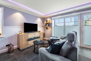 TV - Apartment Kleine Auszeit with Terrace and Wi-Fi (Dagebüll)