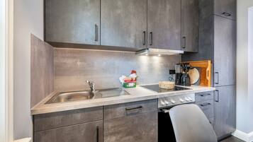 Geladeira, fogão, cooktop, lava-louças