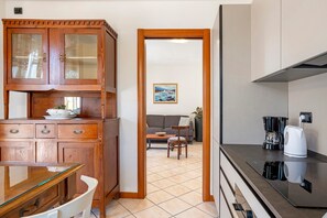 Private kitchen - Apartment 'Katy Lake Rosmarino' with Private Terrace, Wi-Fi, and Air Conditioning (Peschiera del Garda)