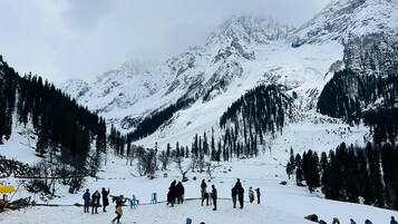 Snow and ski sports