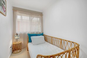 Room - Sunrise on Sovereign - Retro Family Entertainer (Dubbo)