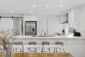 Fridge, microwave, oven, stovetop - 🌊 Ocean Mist – Coastal Comfort Just 150m to the Beach (St Leonards)