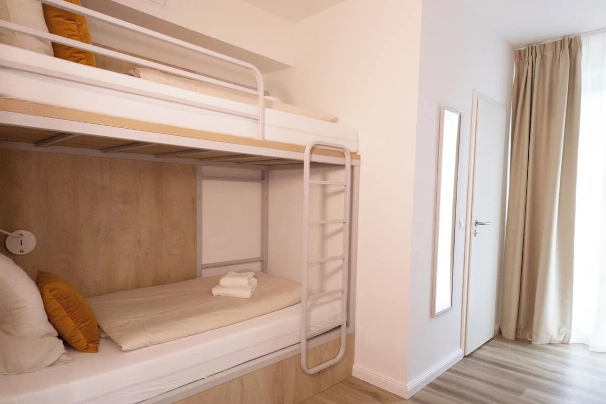 Kahden hengen huone (kaksi sänkyä)