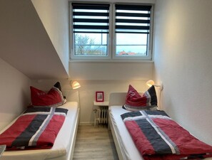 2 bedrooms, WiFi, bed sheets - Cozy vacation apartment near the beach & town center (Langeoog)