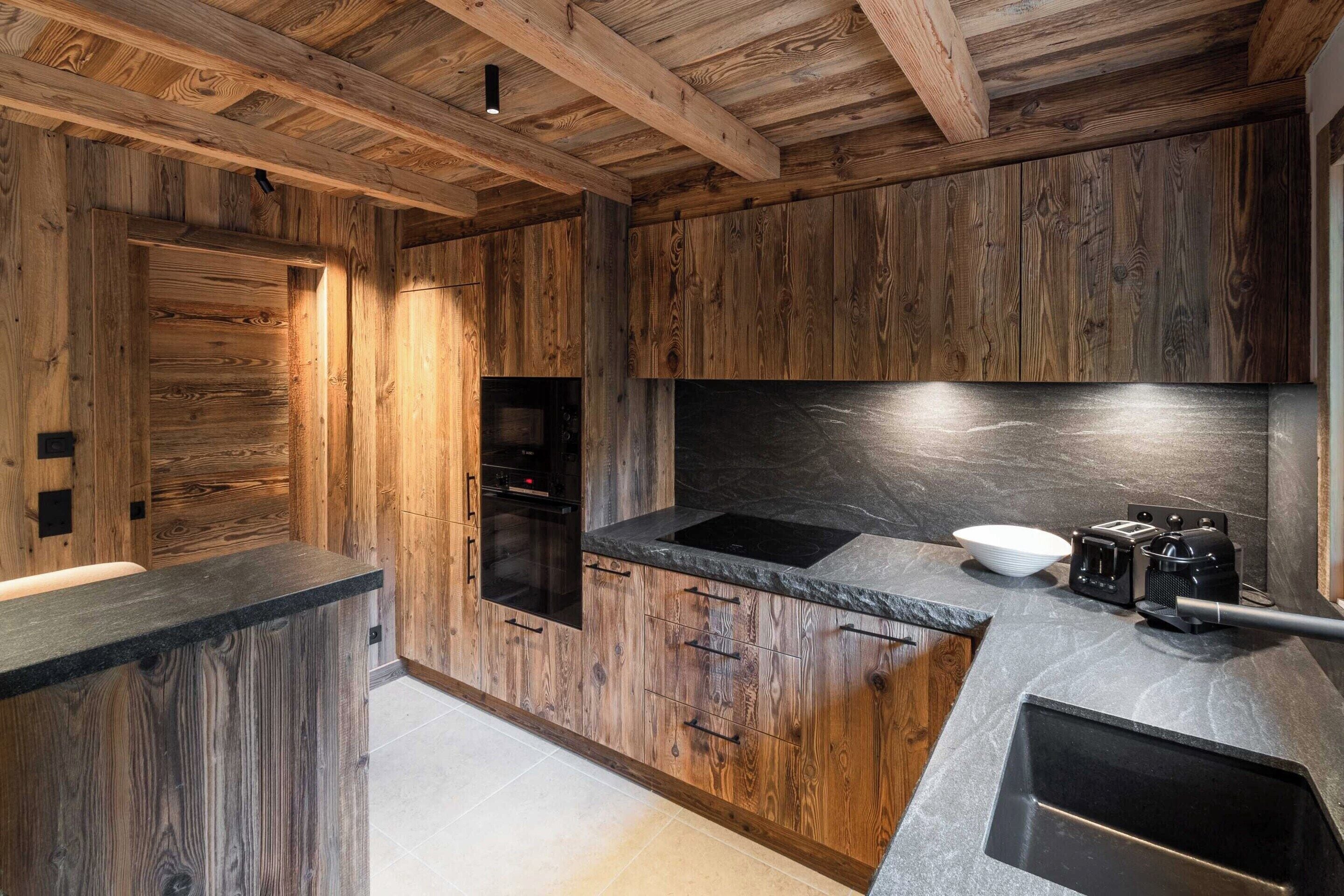 Chalet | Dapur peribadi | Kerusi tinggi, alat memasak/pinggan mangkuk/perkakas dapur 