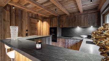 Chalet | Dapur pribadi | Lemari es, microwave, oven, dan kompor