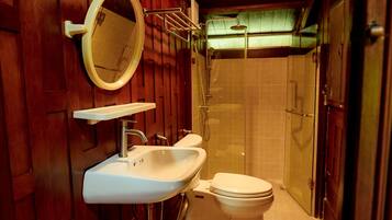 House, Garden View | Bathroom