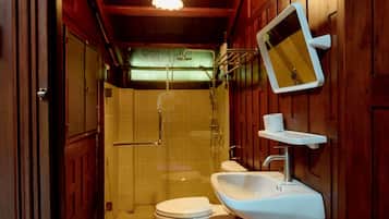 Nhà, quang cảnh vườn | Phòng tắm