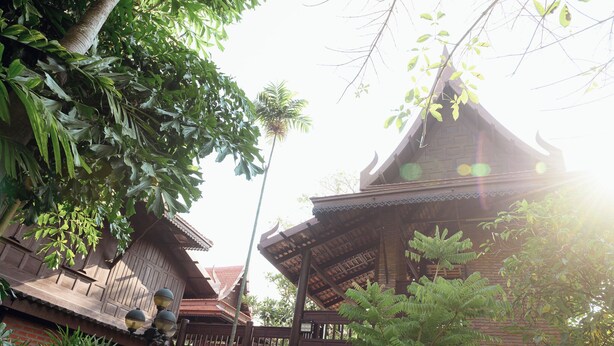 A traditional wooden building with a sloped roof, surrounded by lush greenery. - Le Ping Villas (Kao Liao)