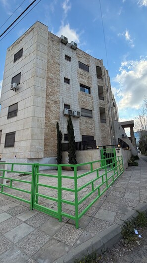 Exterior - 3bedroom apartment private intrance 011 (Amman)