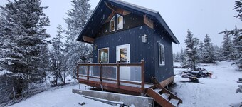 Secluded Off Grid Dry Lakefront Cabin- Unplug, Relax, and Recharge
