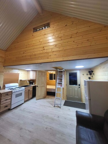 Secluded Off Grid Dry Lakefront Cabin- Unplug, Relax, and Recharge