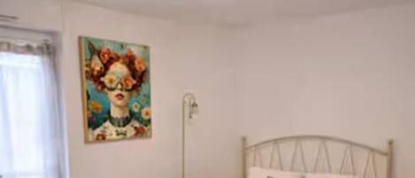 2 habitaciones, tabla de planchar con plancha, wifi y ropa de cama