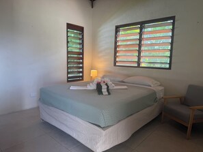 Room - The Oasis Beachfront Villa Private Pool Welcoming couples through to groups of 8 (Efate)