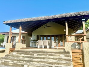 Outdoor dining - The Oasis Beachfront Villa Private Pool Welcoming couples through to groups of 8 (Efate)