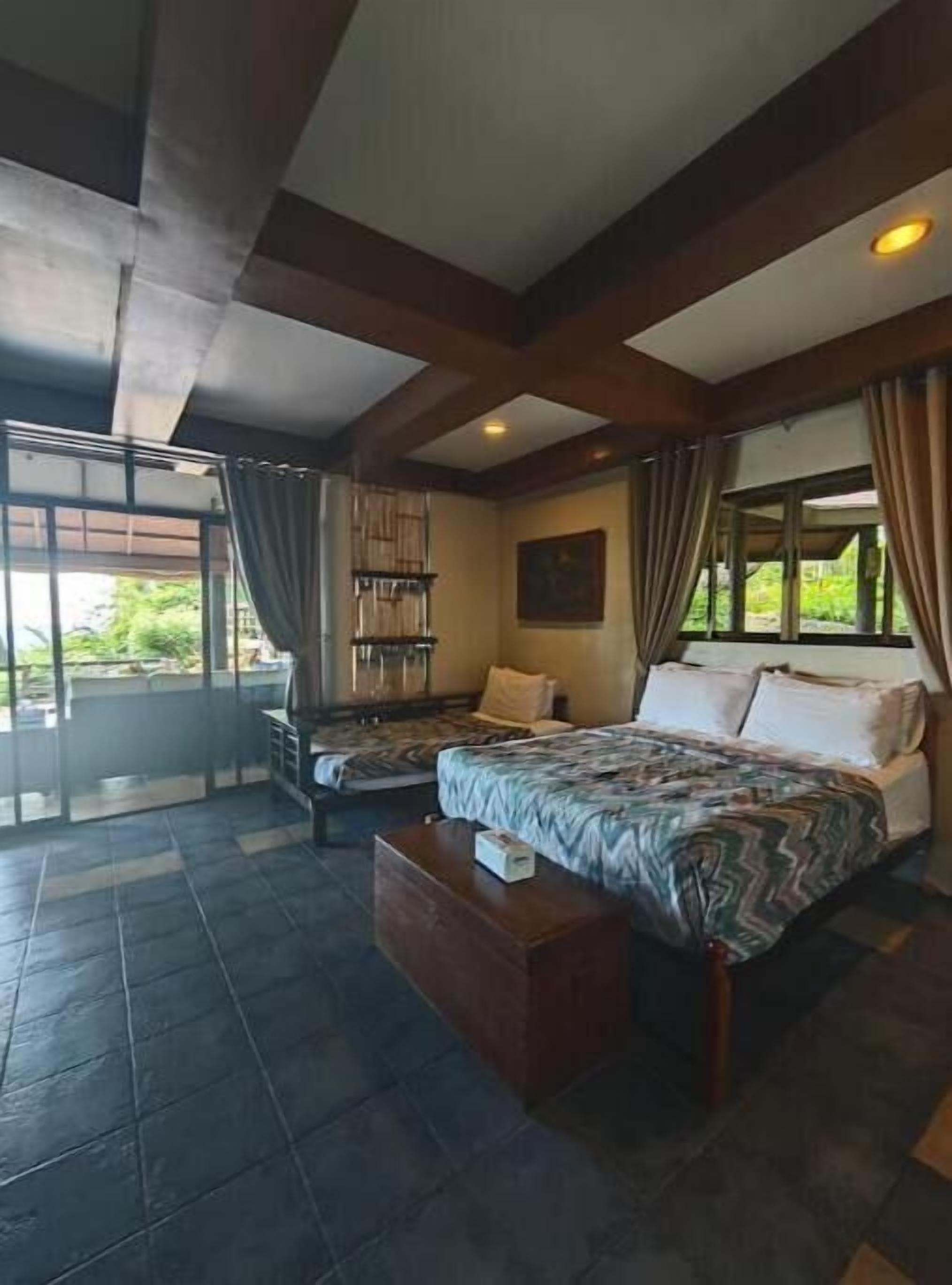 4 bedrooms, WiFi, bed sheets