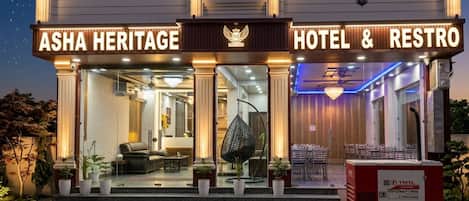 施設の正面