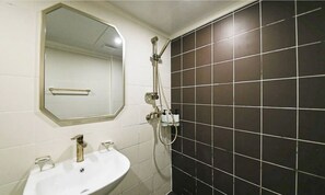 Standard Double Room | Bathroom - No. 25 Hotel Sinchon (Seoul)