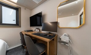 เครื่องนอนป้องกันสารก่อภูมิแพ้, โต๊ะทำงาน, Wi-Fi ฟรี, ผ้าปูที่นอน