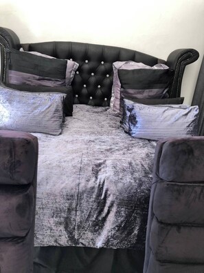 10 dormitorios, tabla de planchar con plancha, Internet y ropa de cama
