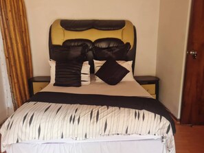 9 Schlafzimmer, Bügeleisen/Bügelbrett, Internetzugang, Rollstuhlgeeignet