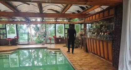 Charming B&B Room with Private Entrance in East London