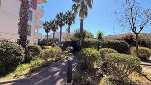 Property grounds - Charming Cannes Apartment, Comfort, Convenience, and Coastal Bliss (Cannes)