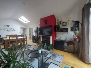 Living area - Quiet BB Cosy Home D4 (Dublin)