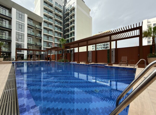 Westview Garden Spacious Balcony Room - Dubai