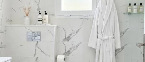 Douche, serviettes fournies