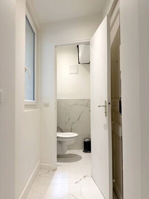 Shower - Charming studio in the heart of République (Paris)