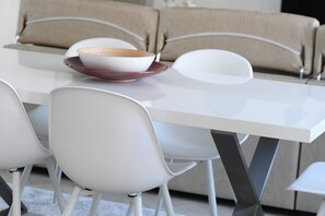 Dining - Luxurious 3-Bedroom Condo on Iconic Oxford Street (Greater London)
