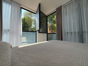 2 bedrooms, iron/ironing board, WiFi, bed sheets - Spacious apartment near Venice | Free private parking + direct streetcar Venice (Venezia)