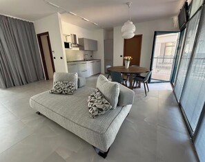 Living area - Spacious apartment near Venice | Free private parking + direct streetcar Venice (Venezia)
