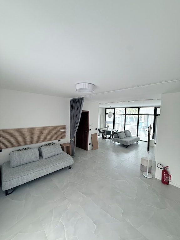 Spacious Apartment Near Venice | Free Private Parking + Direct Streetcar Venice - Venecia