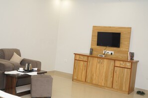Deluxe Double Room | Living area - Hotel Vedant (Jaipur)