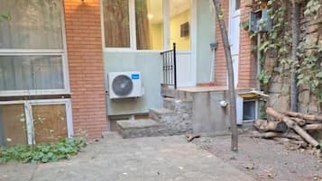 Familie studio, uitzicht op binnenplaats | Terrein van de accommodatie