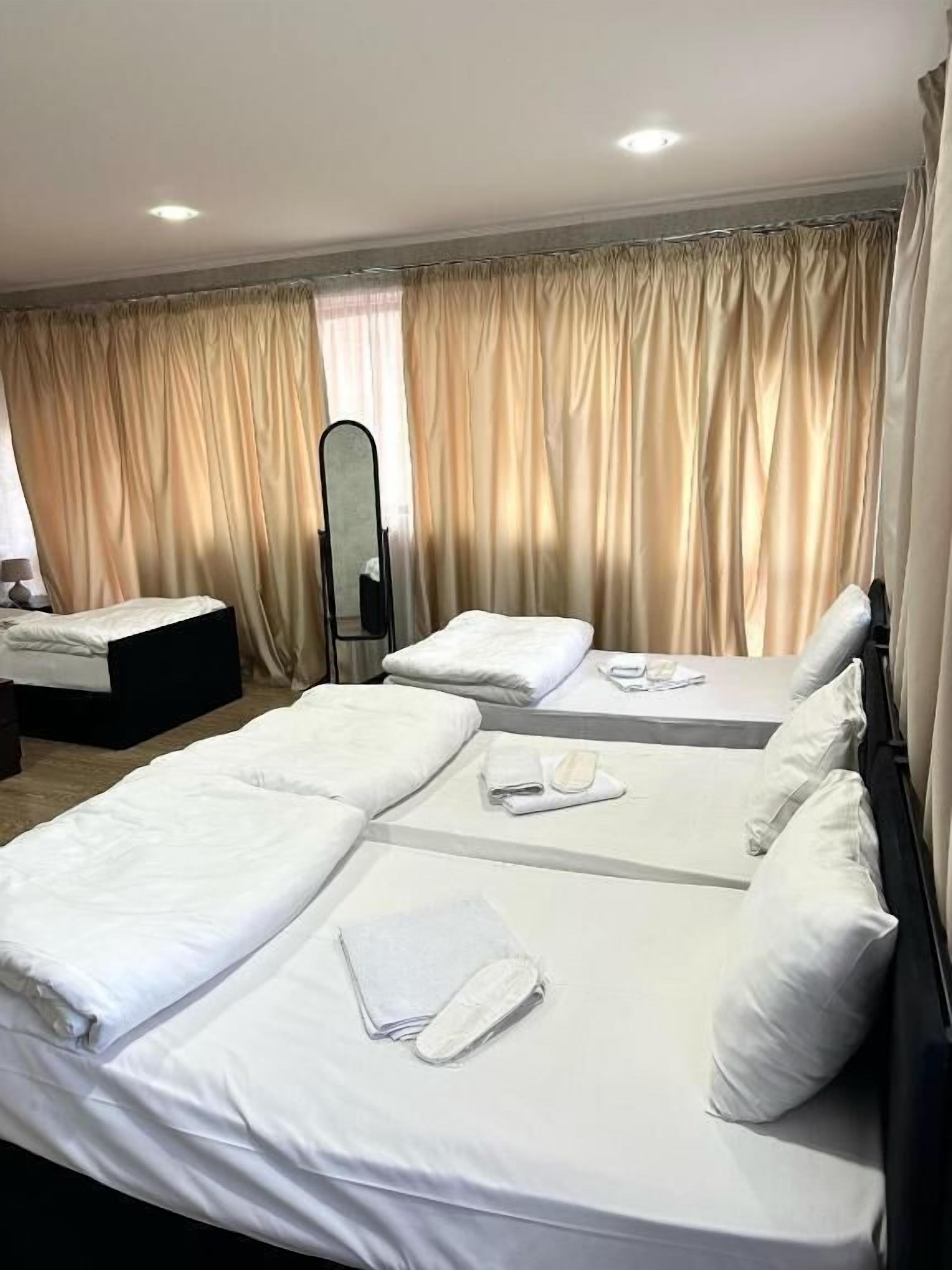 Deluxe Suite, Courtyard View