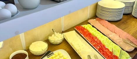 Free daily buffet breakfast