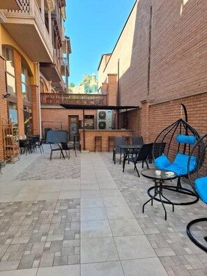 Outdoor dining - Hotel Nebula Plaza  (T'bilisi)
