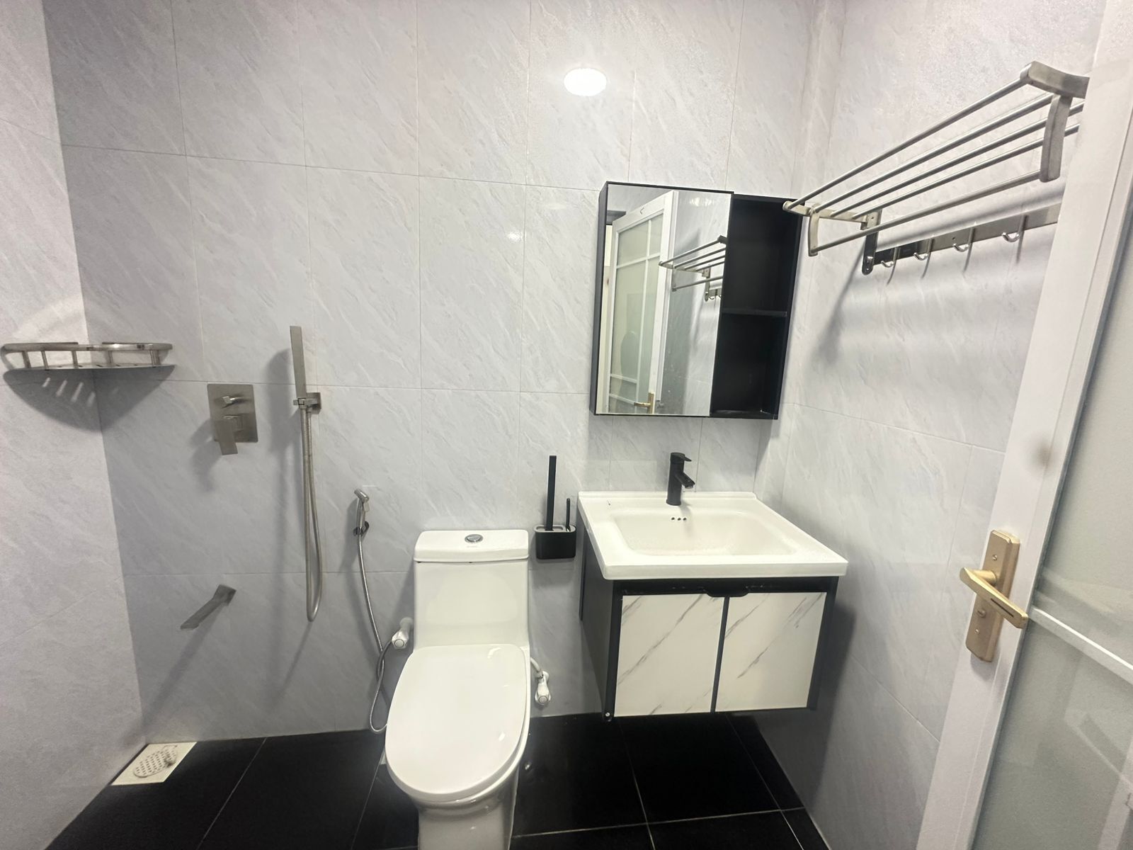 Een douche, handdoeken