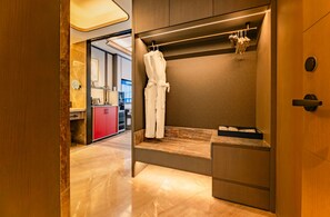 Kamar Double Klasik, balkon, pemandangan kebun | Interior