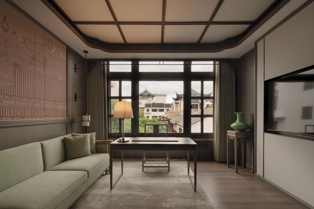 Executive King Suite | Free WiFi