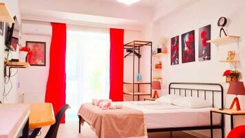 Classic Studio, Lanai, Courtyard View | Egyptian cotton sheets, premium bedding, down comforters
