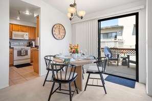 Dining - Pheasant Ridge 612 - Del Rey Oaks Condo - Sunshine State (Del Rey Oaks)
